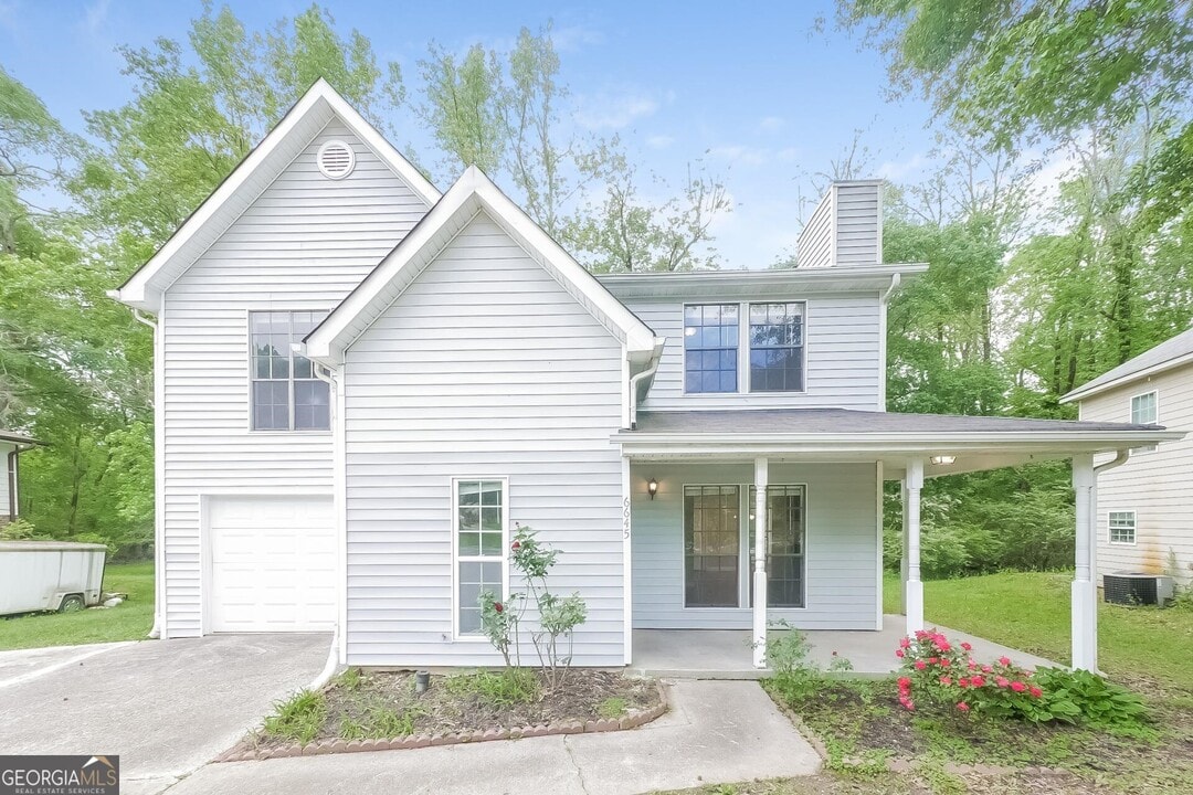 6645 Cameron Rd in Morrow, GA - Building Photo