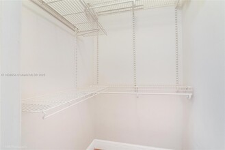 320 85th St in Miami Beach, FL - Foto de edificio - Building Photo