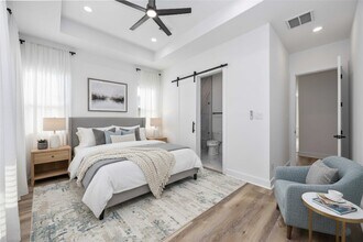 4533 Larkspur St, Unit B in Houston, TX - Building Photo - Building Photo