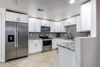 9555 E Raintree Dr in Scottsdale, AZ - Foto de edificio - Building Photo