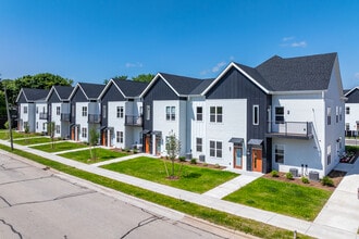 The Emree in West Bend, WI - Foto de edificio - Building Photo