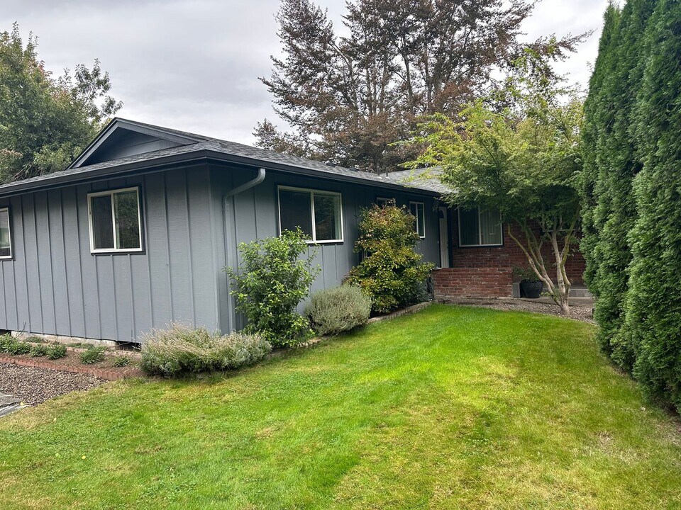 776 66th St in Springfield, OR - Building Photo