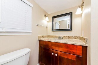 6126 Nutmeg Ave in Sarasota, FL - Building Photo - Building Photo