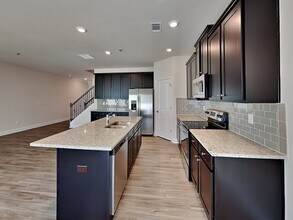 123 Wayne Ln in Canton, GA - Foto de edificio - Building Photo