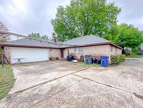 8250 E 33rd St in Tulsa, OK - Building Photo - Building Photo