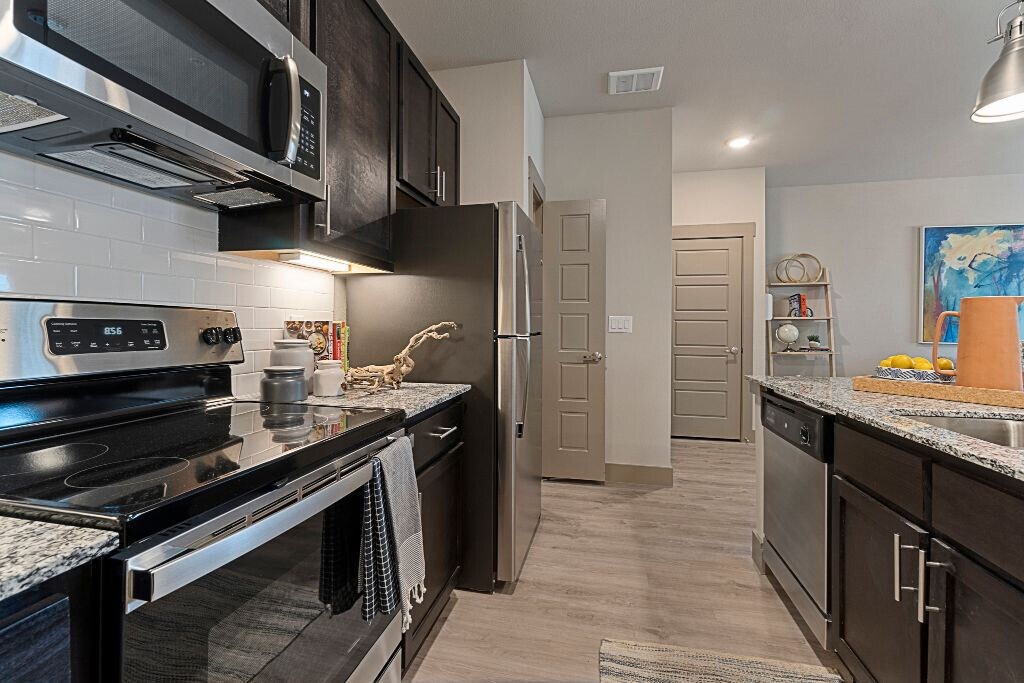 Bell Tower Apartments in Temple, TX | ApartmentHomeLiving.com - Bell Tower Apartments At Old Town Square