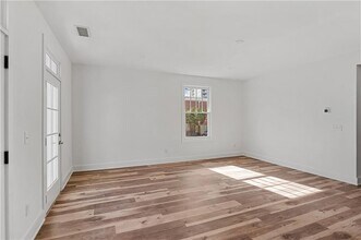 2909 Peachtree Rd-Unit -108 in Atlanta, GA - Building Photo - Building Photo