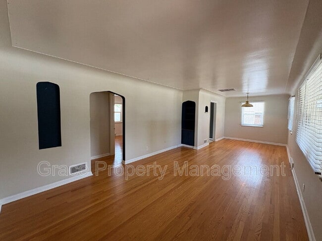 2240 S Clermont St in Denver, CO - Building Photo - Building Photo