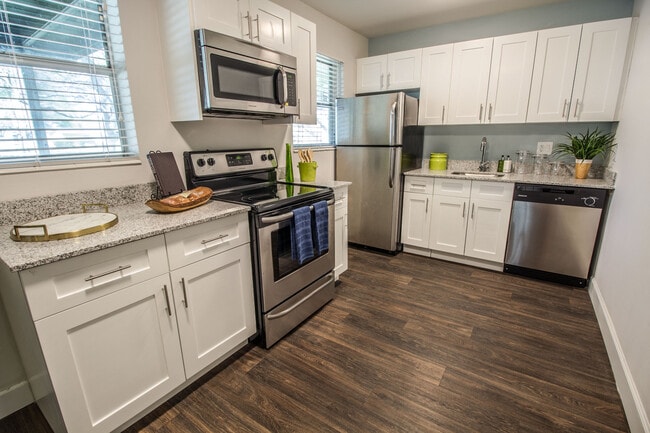 Lilac Village Palm Beach Gardens in Palm Beach Gardens, FL - Building Photo - Building Photo