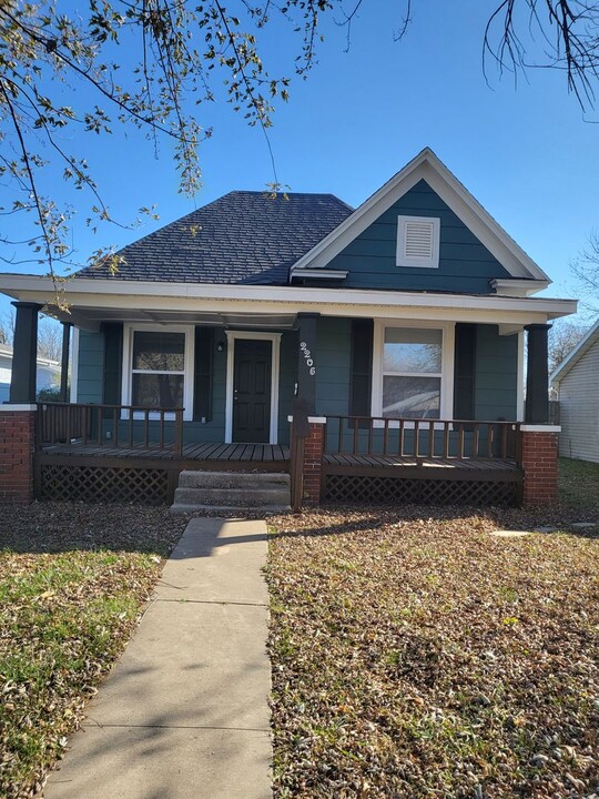 2205 S Adele Ave in Joplin, MO - Building Photo