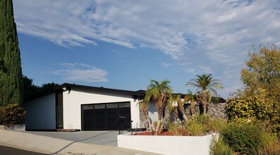 12654 Darla Ave in Granada Hills, CA - Foto de edificio - Building Photo