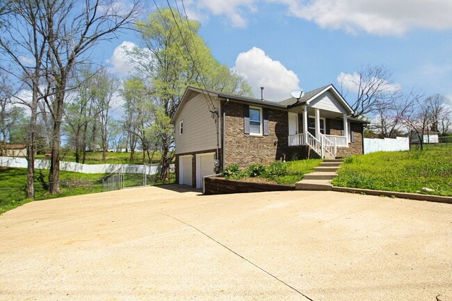 763 Leigh Ann Dr in Clarksville, TN - Building Photo - Building Photo