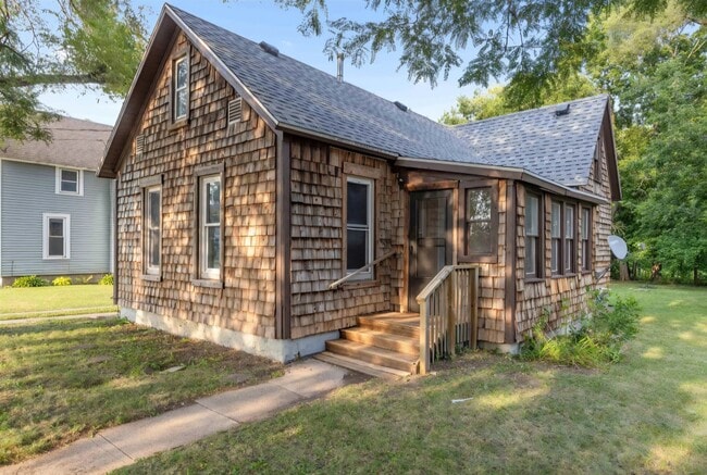 property at 1015 Bluff St