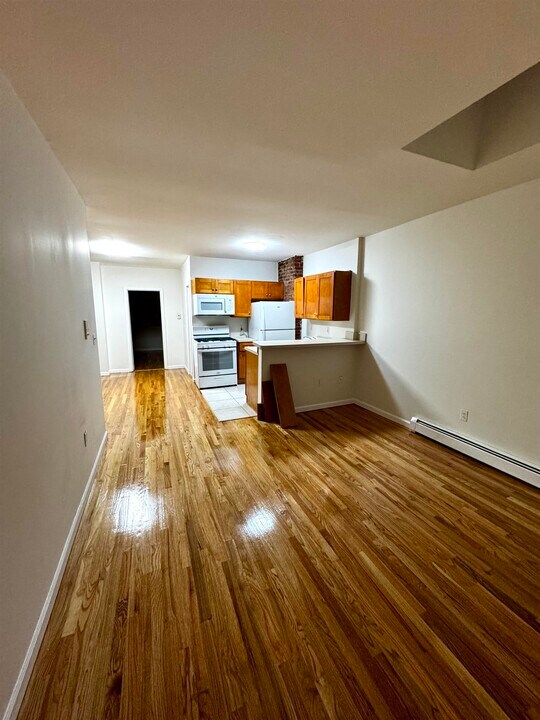 722 Ocean Ave in Jersey City, NJ - Building Photo