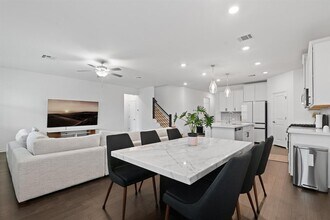 121 Gracie Wy in Hutto, TX - Building Photo - Building Photo