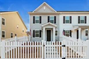 8 Beautyberry St in Simpsonville, SC - Building Photo