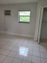 2515 NW 52nd St in Miami, FL - Building Photo - Building Photo