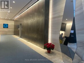 7-3217 Grenville St in Toronto, ON - Building Photo - Building Photo