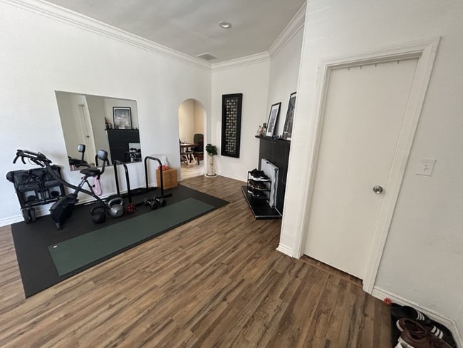 10250 Western Ave in Downey, CA - Building Photo - Building Photo