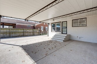 5004 Raywood Ln in Nashville, TN - Foto de edificio - Building Photo