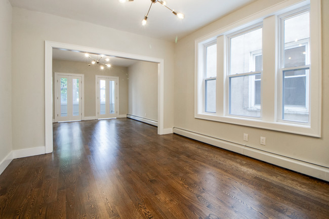 2126 Bleecker St in Ridgewood, NY - Building Photo - Interior Photo