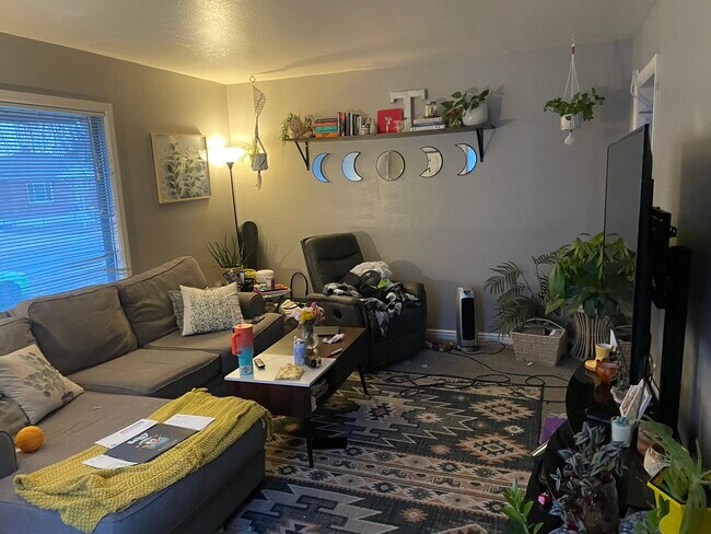 374 Filmore Ave, Unit Main House in Pocatello, ID - Foto de edificio - Building Photo