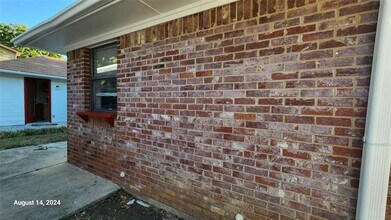 2202 Bolivar St in Denton, TX - Building Photo - Building Photo