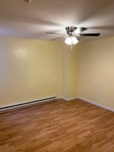 1206 W Airdrie St, Unit Unit 2 in Philadelphia, PA - Foto de edificio - Building Photo