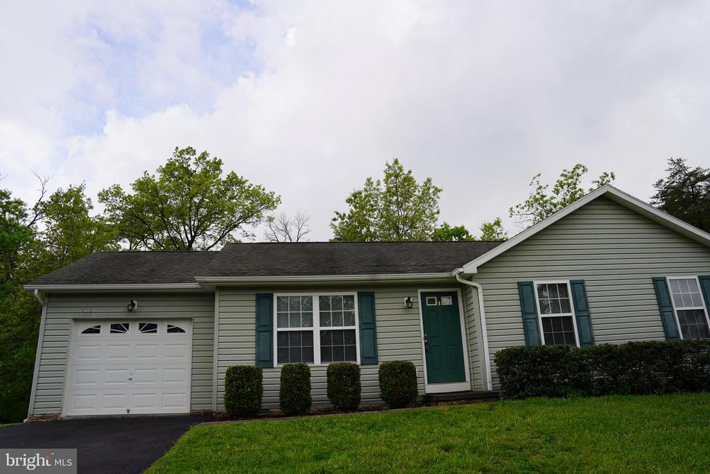104 Basin Dr in Inwood, WV - Building Photo