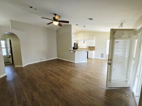 925 Chaps Cir in Henderson, NV - Building Photo - Building Photo