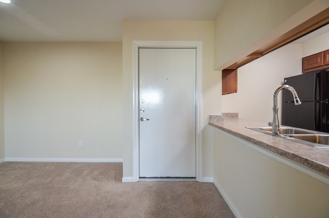 8415 Hearth Dr in Houston, TX - Building Photo