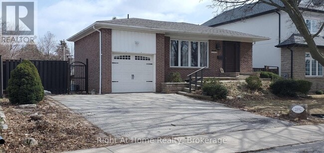 2192 Bridge Rd in Oakville, ON - Building Photo - Building Photo