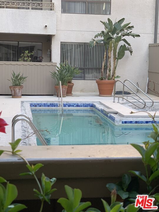 4707 Willis Ave-Unit -110 in Los Angeles, CA - Building Photo - Building Photo