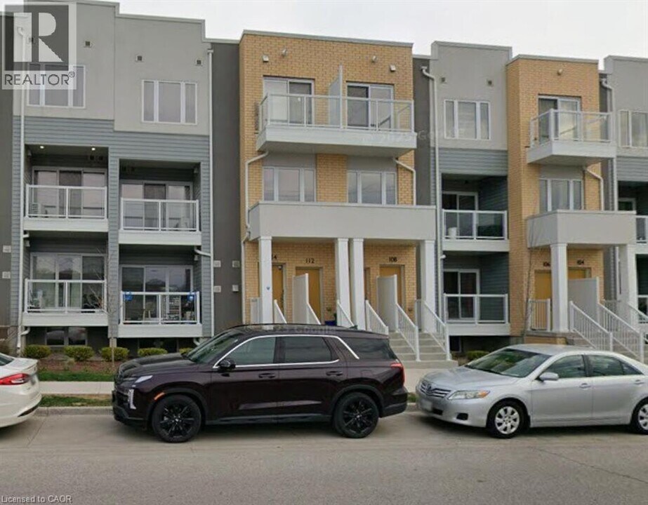 114 Seabrook Dr in Kitchener, ON - Building Photo