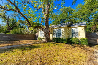 2008 Rountree Dr in Austin, TX - Building Photo - Building Photo