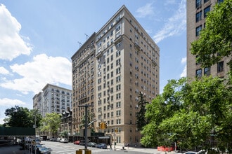 677 West End Ave in New York, NY - Foto de edificio - Building Photo