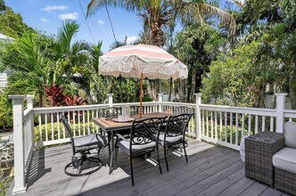 235 10th Ave NE in St. Petersburg, FL - Building Photo - Building Photo