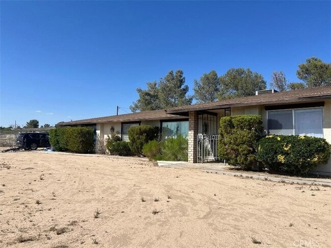 14835 Kinai Rd in Apple Valley, CA - Building Photo - Building Photo