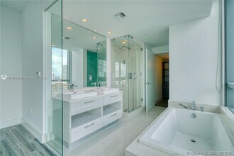 650 NE 32nd St, Unit 1208 in Miami, FL - Building Photo - Building Photo