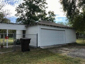940 Plum St in Lockhart, TX - Building Photo - Building Photo