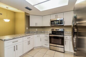 1305 Jambalana Dr in Holiday, FL - Foto de edificio - Building Photo