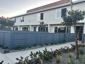 1030 Mission Apartments in Costa Mesa, CA - Building Photo - Building Photo