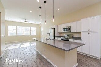 355 N 157th Ln in Goodyear, AZ - Foto de edificio - Building Photo