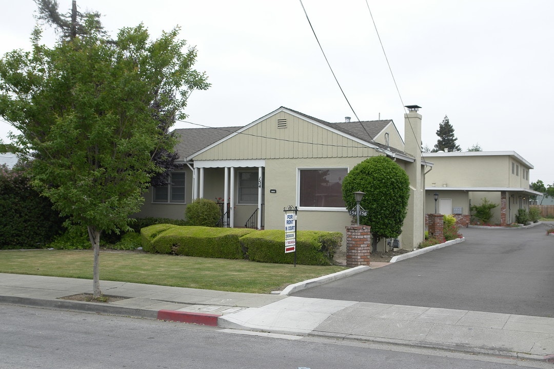 154-156 Blossom Way in Hayward, CA - Building Photo