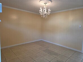 1016 E Tri Oaks Ln in Houston, TX - Building Photo - Building Photo