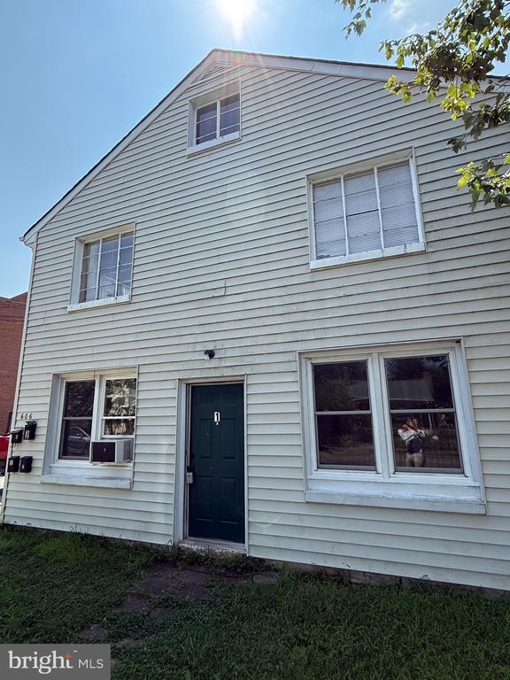 property at 606 Stuart St