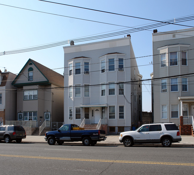 511 Kennedey Blvd in Bayonne, NJ - Building Photo - Building Photo