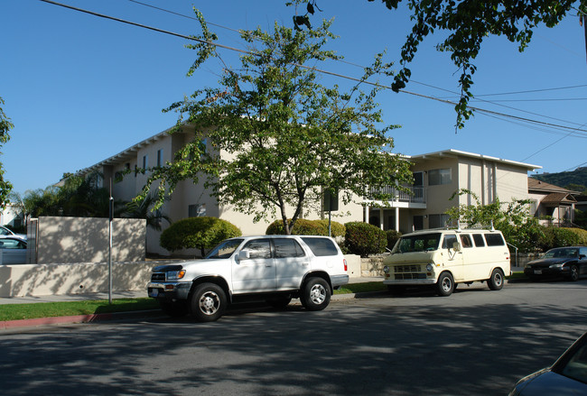 309 W Canon Perdido St in Santa Barbara, CA - Building Photo - Building Photo