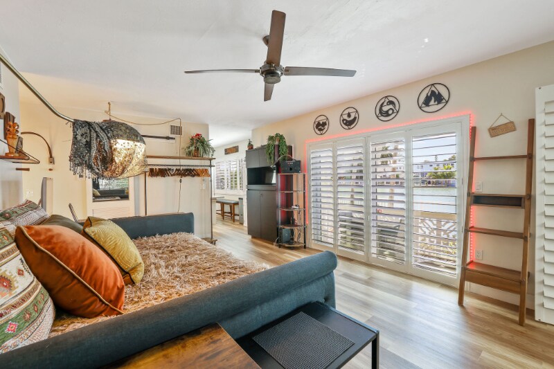8040 Tatum Waterway Dr in Miami Beach, FL - Building Photo