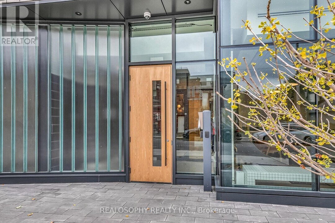 115 Larchmount Ave in Toronto, ON - Building Photo